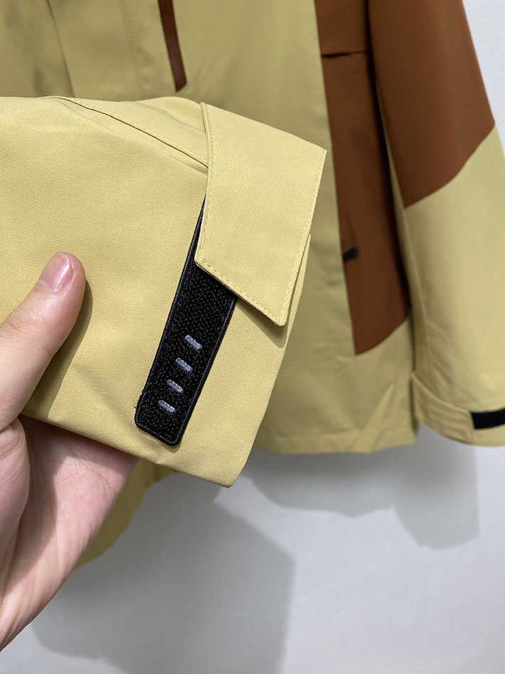 アークテリクス マウンテンパーカー ARC’TERYX アトム フーディ ナイロンジャケット ブラウン/イエロー 2525678 アークテリクス ジャケット レディース - 画像 (5)