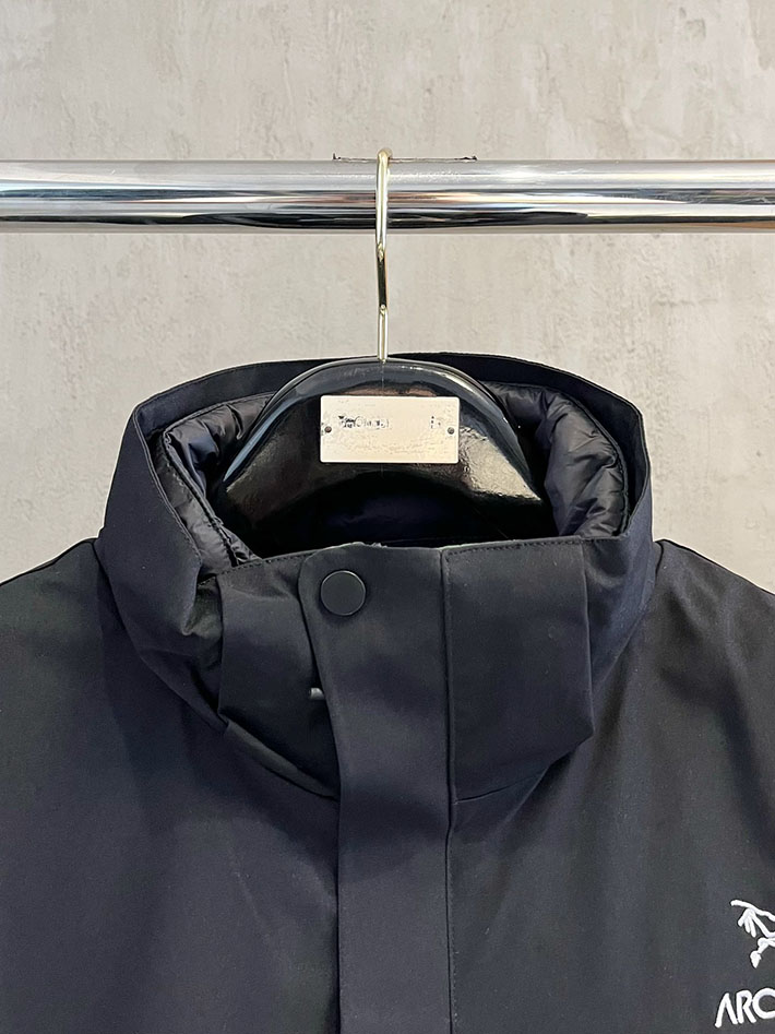 アークテリクス マウンテンパーカー ARC’TERYX アトム フーディ ナイロンジャケット ブラック/カーキ 2525685 アークテリクス 女子 コーデ - 画像 (8)