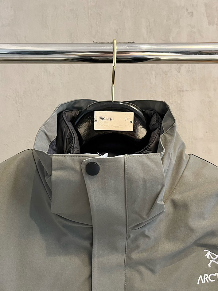 アークテリクス マウンテンパーカー ARC’TERYX アトム フーディ ナイロンジャケット ホワイト/グレー 2525686 アークテリクス 女子 コーデ - 画像 (8)