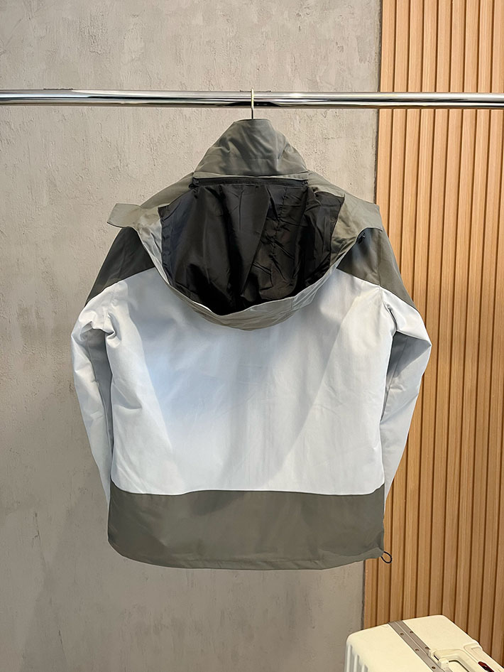 アークテリクス マウンテンパーカー ARC’TERYX アトム フーディ ナイロンジャケット ホワイト/グレー 2525686 アークテリクス 女子 コーデ - 画像 (2)