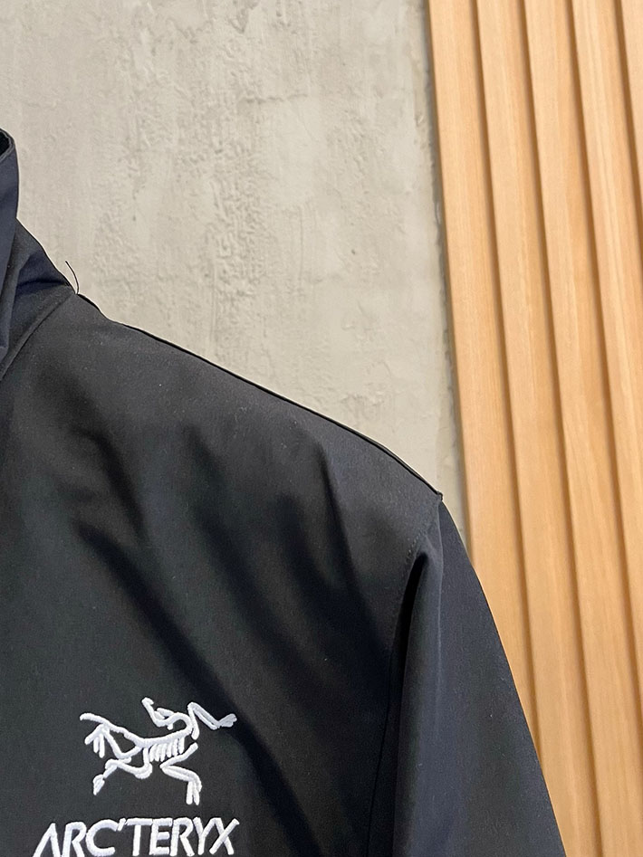 アークテリクス マウンテンパーカー ARC’TERYX アトム フーディ ナイロンジャケット ブラック/グレー 2525687 アークテリクス 女子 コーデ - 画像 (7)