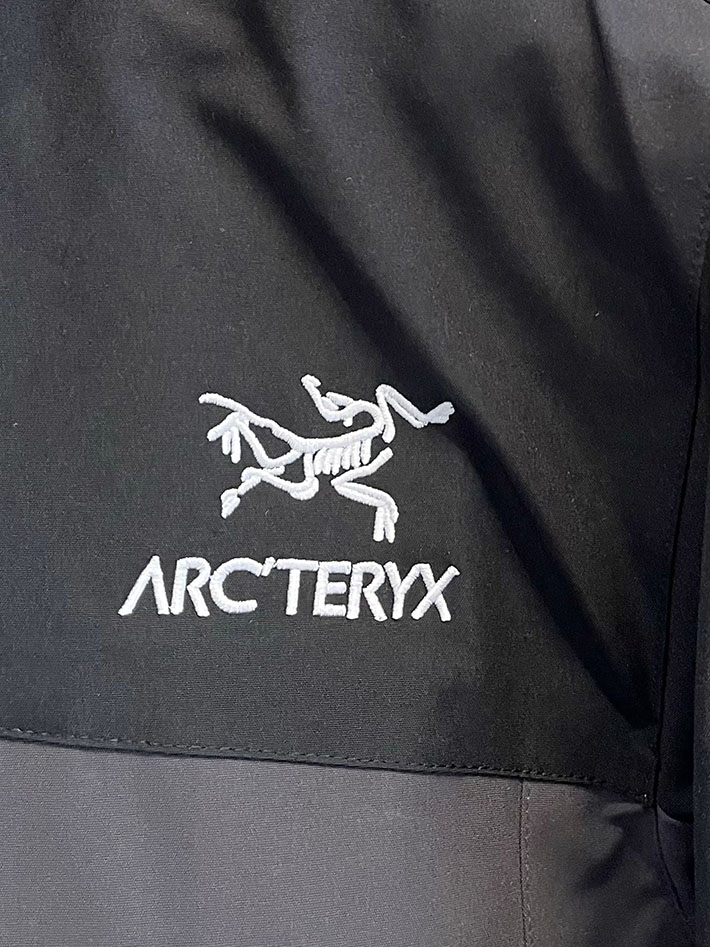 アークテリクス マウンテンパーカー ARC’TERYX アトム フーディ ナイロンジャケット ブラック/グレー 2525687 アークテリクス 女子 コーデ - 画像 (6)