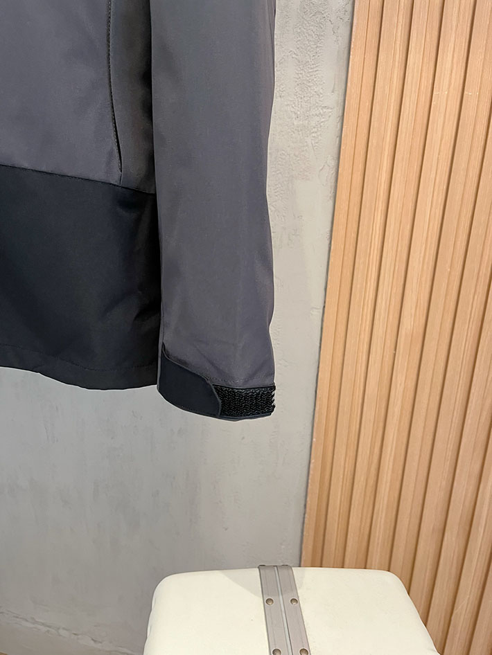 アークテリクス マウンテンパーカー ARC’TERYX アトム フーディ ナイロンジャケット ブラック/グレー 2525687 アークテリクス 女子 コーデ - 画像 (3)