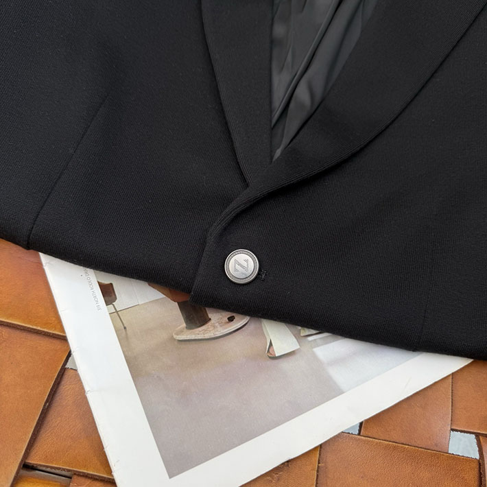 最高級ゼニアスーパーコピー ZEGNA スリーピーススーツ メンズ 2つ釦フロント サマーウール生地 ブラック 2525698 ゼニア スーツ セール - 画像 (8)