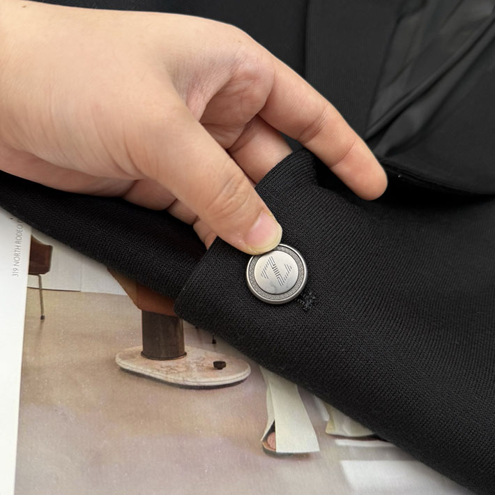 最高級ゼニアスーパーコピー ZEGNA スリーピーススーツ メンズ 2つ釦フロント サマーウール生地 ブラック 2525698 ゼニア スーツ セール - 画像 (6)