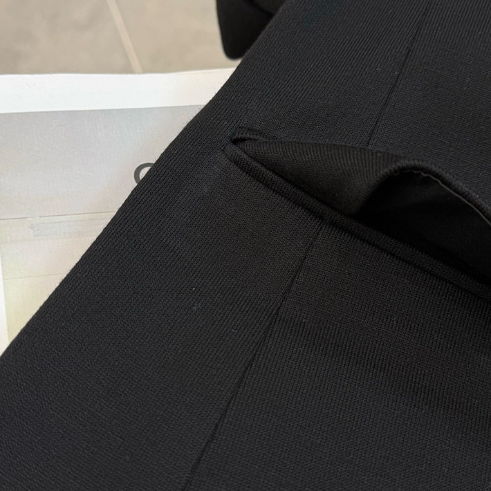 最高級ゼニアスーパーコピー ZEGNA スリーピーススーツ メンズ 2つ釦フロント サマーウール生地 ブラック 2525698 ゼニア スーツ セール - 画像 (5)