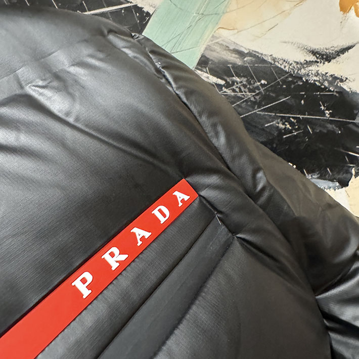 最高級プラダスーパーコピー PRADA ロゴ プリント トライアングルキルティング ダウンジャケット 2525728 プラダ ダウンジャケット メンズ - 画像 (4)