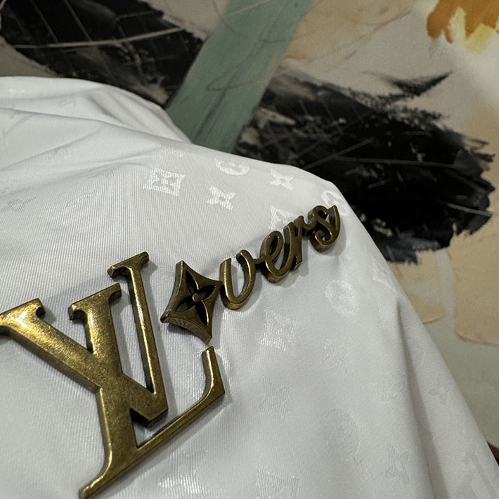 最高級ルイヴィトンスーパーコピー lv リバーシブル ナイロンウィンドブレーカー ホワイト 2525750 ルイヴィトン ジャケット 新作 - 画像 (5)