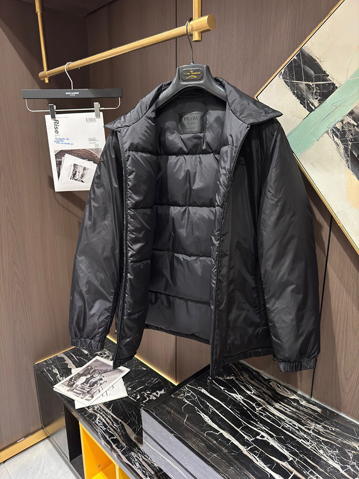 最高級プラダスーパーコピー PRADA Re-Nylon パデッドジャケット ジップアップ ロゴ ブラック 2525759 プラダ ジャケット コーデ - 画像 (9)