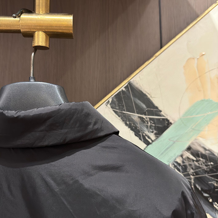 最高級プラダスーパーコピー PRADA Re-Nylon パデッドジャケット ジップアップ ロゴ ブラック 2525759 プラダ ジャケット コーデ - 画像 (7)