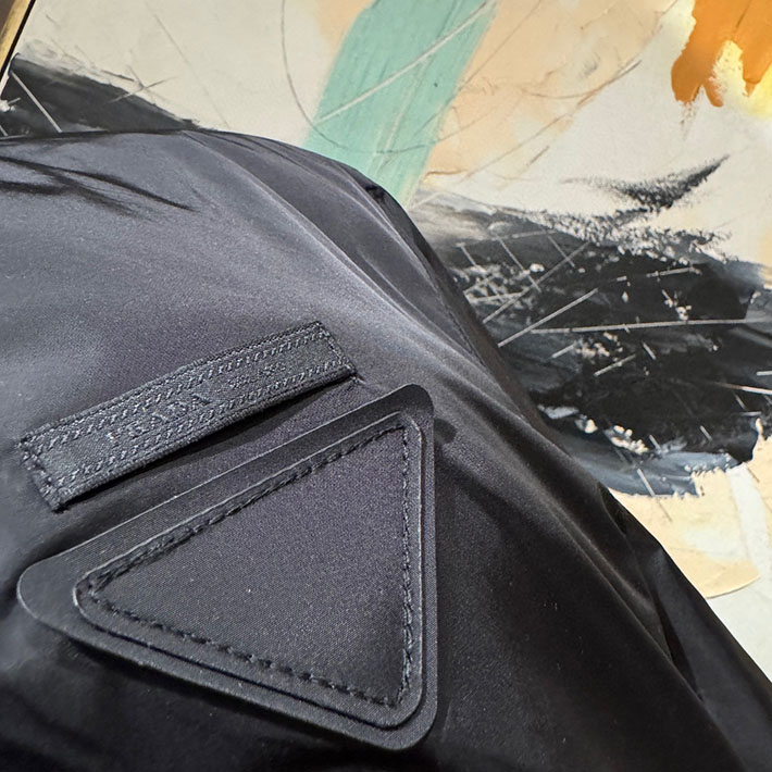 最高級プラダスーパーコピー PRADA Re-Nylon パデッドジャケット ジップアップ ロゴ ブラック 2525759 プラダ ジャケット コーデ - 画像 (5)