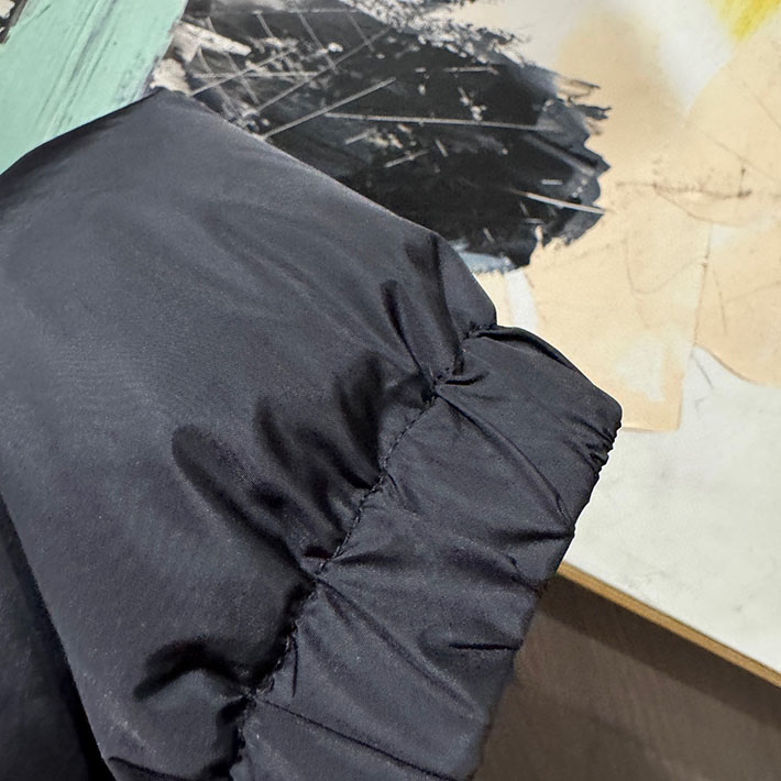 最高級プラダスーパーコピー PRADA Re-Nylon パデッドジャケット ジップアップ ロゴ ブラック 2525759 プラダ ジャケット コーデ - 画像 (2)