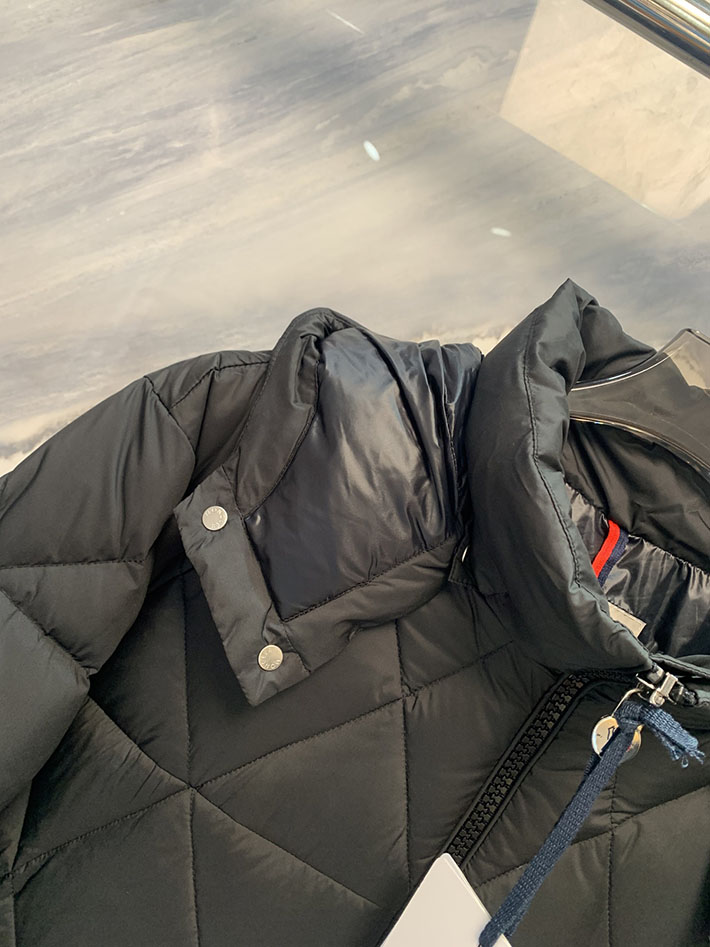 最高級モンクレールスーパーコピー Moncler ダウンジャケット AVEROLE 999 ブラック 2525790 モンクレール ダウン アウトレット - 画像 (7)