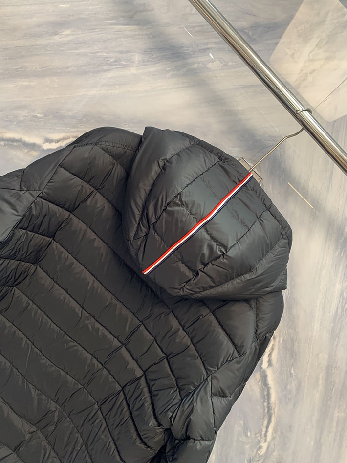 最高級モンクレールスーパーコピー Moncler ジップアップ パデッド ジャケット ブラック 2525791 モンクレール ダウン アウトレット - 画像 (3)
