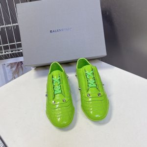 バレンシアガ スニーカー コーデ