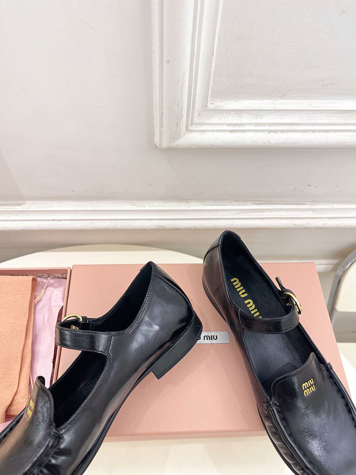 最高級MiuMiuスーパーコピー ミュウミュウ ストラップ付レザーローファー 5D563E_007_F0002 MIUMIU ローファー アウトレット - 画像 (5)
