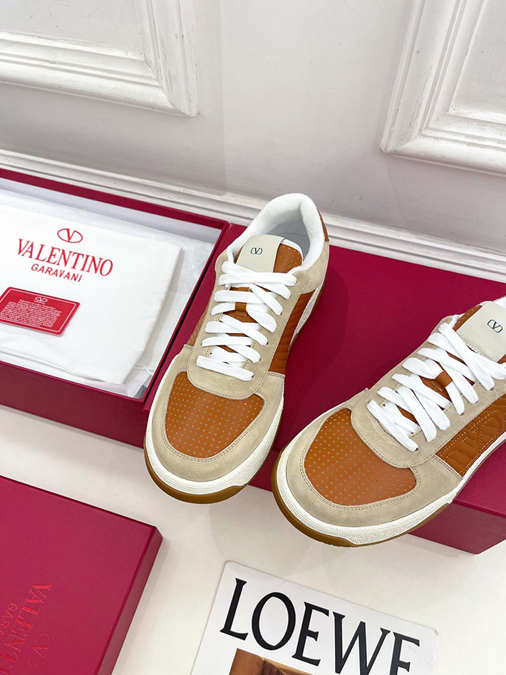 最高級ヴァレンティノスーパーコピー VALENTINO アップヴィレッジ パーフォレイテッドナッパレザー 2627224 ヴァレンティノ スニーカー コーデ - 画像 (9)