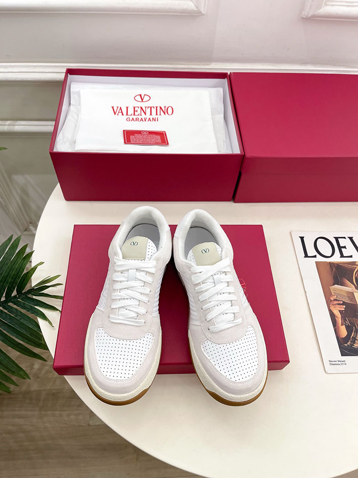 最高級ヴァレンティノスーパーコピー VALENTINO アップヴィレッジ パーフォレイテッドナッパレザー 2627225 ヴァレンティノ スニーカー スタッズ - 画像 (4)