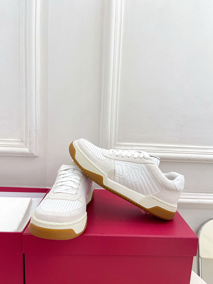 最高級ヴァレンティノスーパーコピー VALENTINO アップヴィレッジ パーフォレイテッドナッパレザー 2627225 ヴァレンティノ スニーカー スタッズ - 画像 (2)