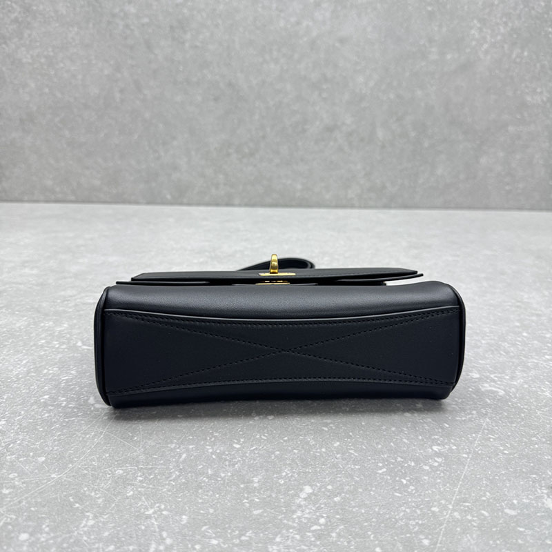 バレンシアガ バッグ 人気 レディース Bel Air Xs Shoulder Bag In Smooth Leather ブラック 2526406 バレンシアガ バッグ アウトレット - 画像 (10)