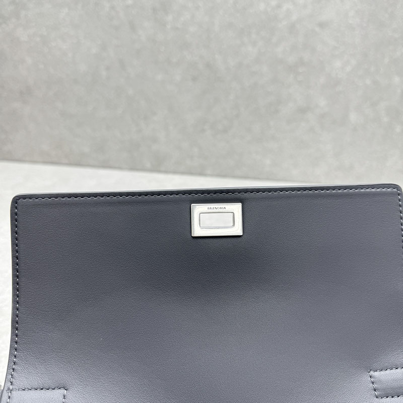 バレンシアガ バッグ 人気 レディース Bel Air Xs Shoulder Bag In Smooth Leather グレー 2526407 バレンシアガ バッグ ショルダー - 画像 (4)