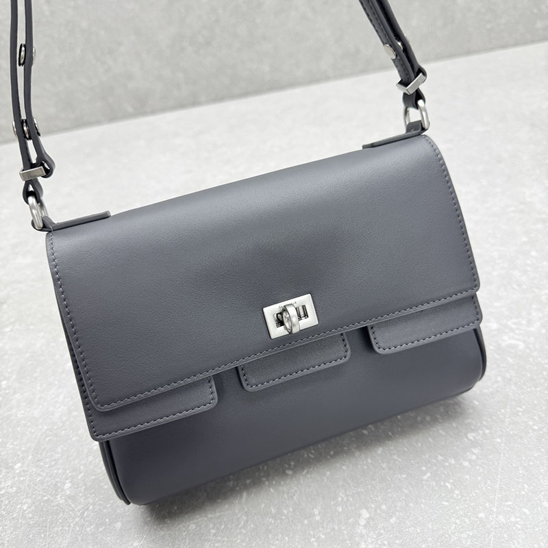 バレンシアガ バッグ 人気 レディース Bel Air Xs Shoulder Bag In Smooth Leather グレー 2526407 バレンシアガ バッグ ショルダー - 画像 (9)