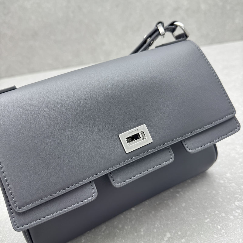 バレンシアガ バッグ 人気 レディース Bel Air Xs Shoulder Bag In Smooth Leather グレー 2526407 バレンシアガ バッグ ショルダー - 画像 (7)