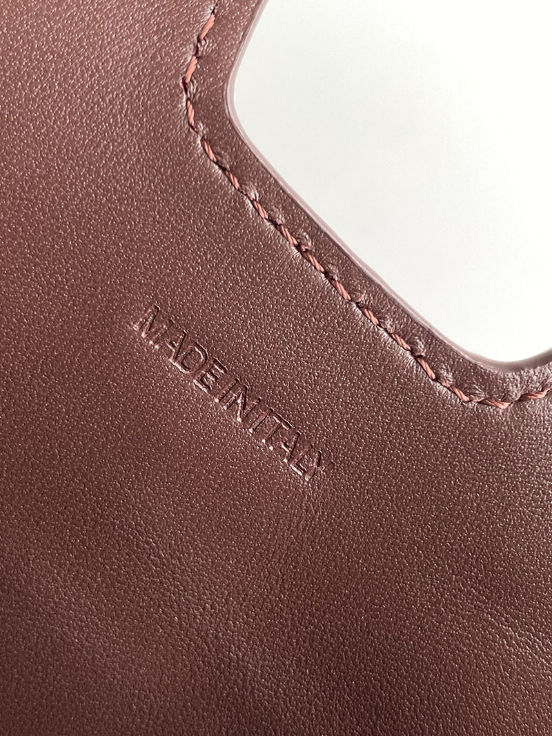 最高級セリーヌスーパーコピー CELINE ミディアム カミーユ 16(セーズ)ソフト バッグ ディープバーガンディ 119563FX9.28DG - 画像 (2)