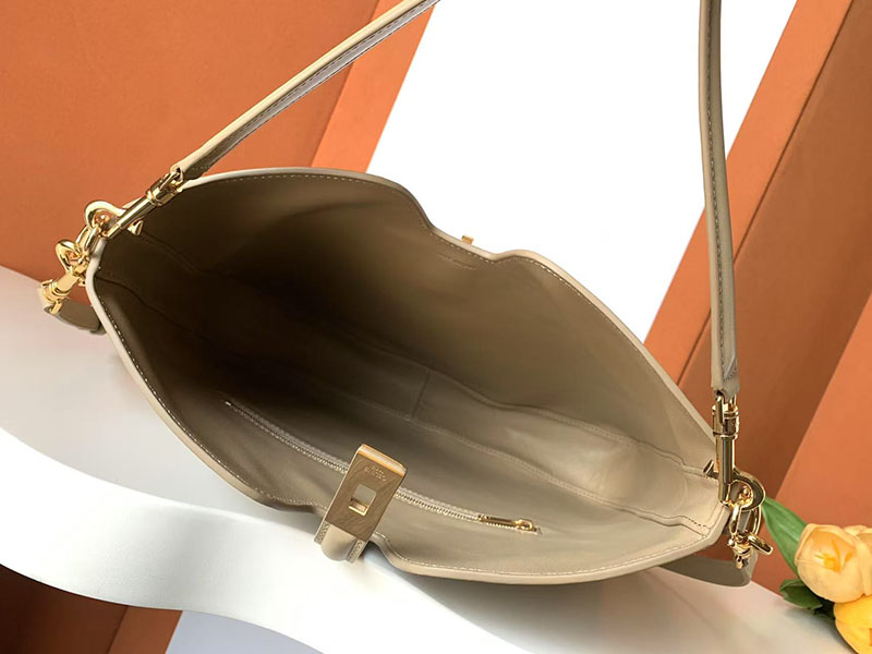 最高級セリーヌスーパーコピー CELINE ミディアム カミーユ 16(セーズ)ソフト バッグ モダントープ 119563FX9.18GT - 画像 (3)