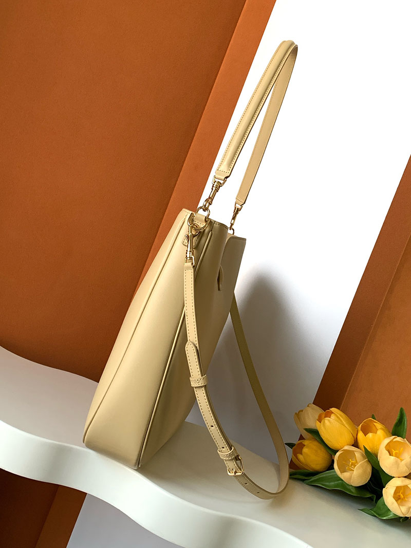最高級セリーヌスーパーコピー CELINE ミディアム カミーユ 16(セーズ)ソフト バッグ ライトサンド 119563FX9.03PA - 画像 (9)