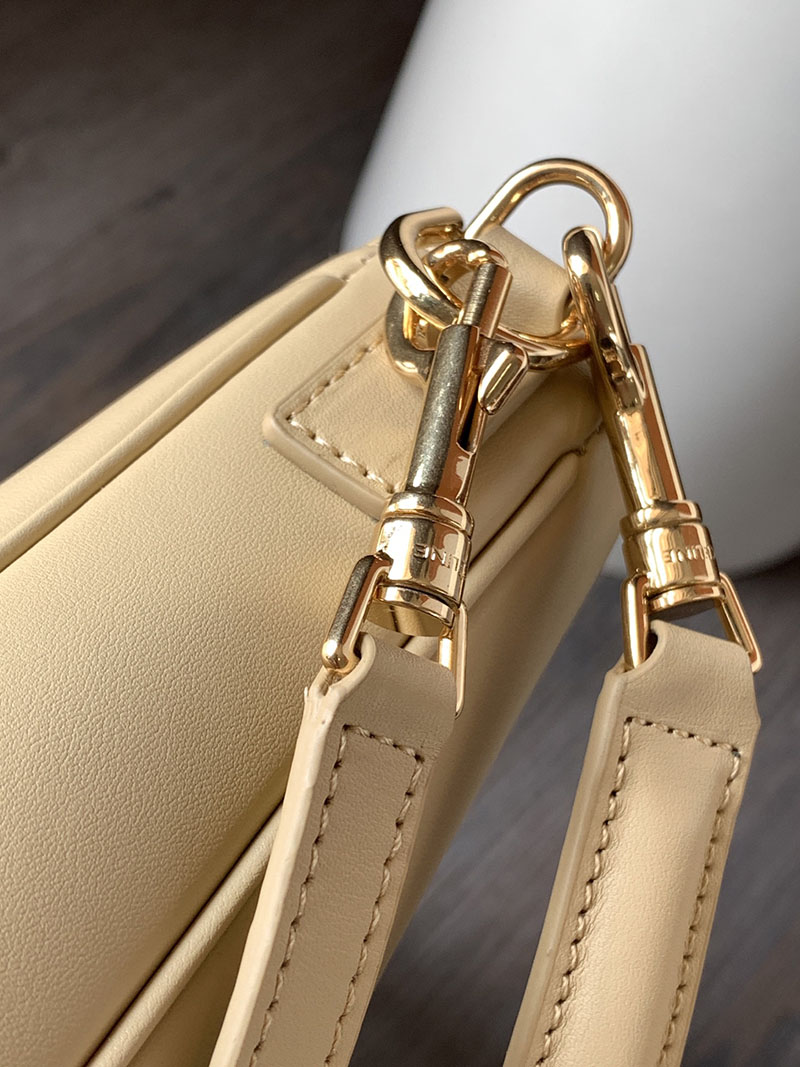最高級セリーヌスーパーコピー CELINE ミディアム カミーユ 16(セーズ)ソフト バッグ ライトサンド 119563FX9.03PA - 画像 (4)