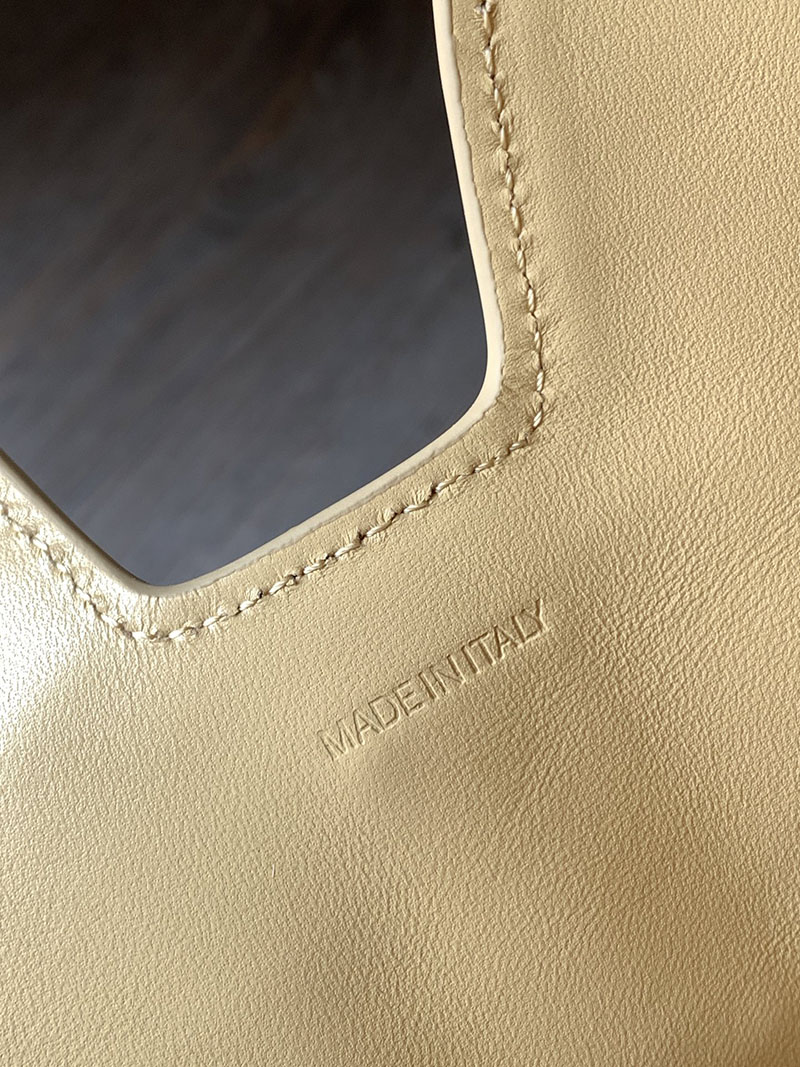 最高級セリーヌスーパーコピー CELINE ミディアム カミーユ 16(セーズ)ソフト バッグ ライトサンド 119563FX9.03PA - 画像 (2)