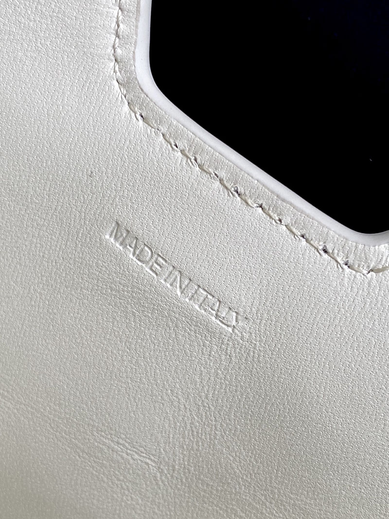最高級セリーヌスーパーコピー CELINE スモール カミーユ 16(セーズ)ソフト バッグ ライス 120693FX9.01RC セリーヌ バッグ アウトレット - 画像 (2)