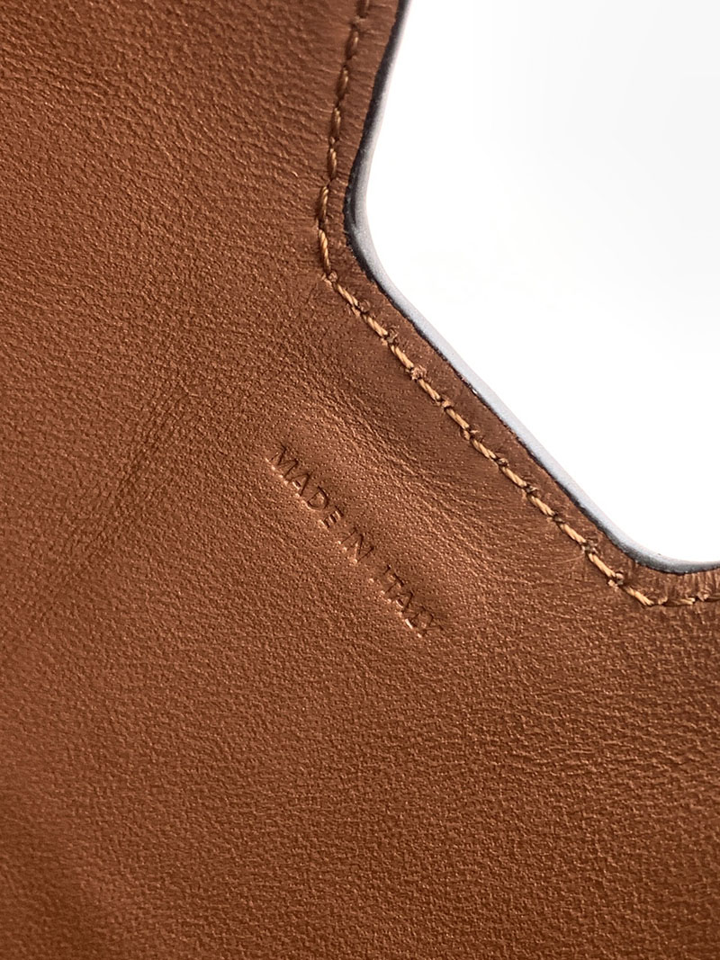 最高級セリーヌスーパーコピー CELINE スモール カミーユ 16(セーズ)ソフト バッグ タン 120693FX9.04LU 御殿場アウトレット セリーヌ バッグ - 画像 (3)