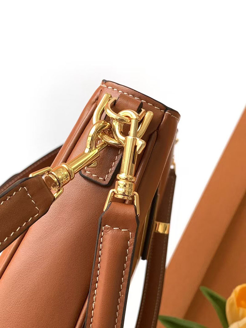 最高級セリーヌスーパーコピー CELINE スモール カミーユ 16(セーズ)ソフト バッグ タン 120693FX9.04LU 御殿場アウトレット セリーヌ バッグ - 画像 (2)