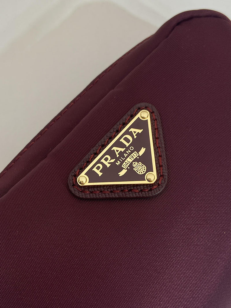 最高級プラダスーパーコピー PRADA マイクロ Re-Nylon ポーチ ボルドー 1ND339_R067_F0GCM プラダ ポーチ アウトレット 値段 - 画像 (4)