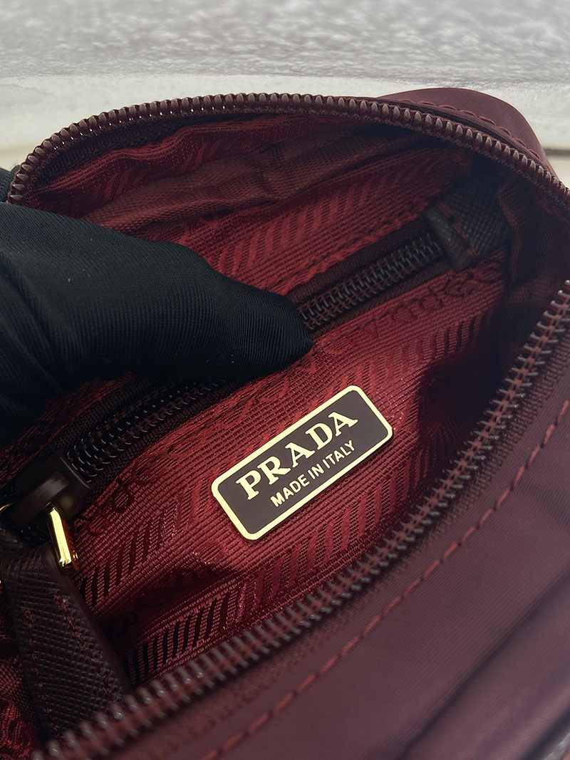 最高級プラダスーパーコピー PRADA マイクロ Re-Nylon ポーチ ボルドー 1ND339_R067_F0GCM プラダ ポーチ アウトレット 値段 - 画像 (2)