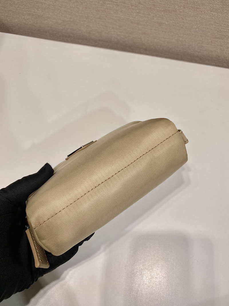 最高級プラダスーパーコピー PRADA マイクロ Re-Nylon ポーチ サンドベージュ 1ND339_R067_F0F24 プラダ ポーチ 公式 - 画像 (4)
