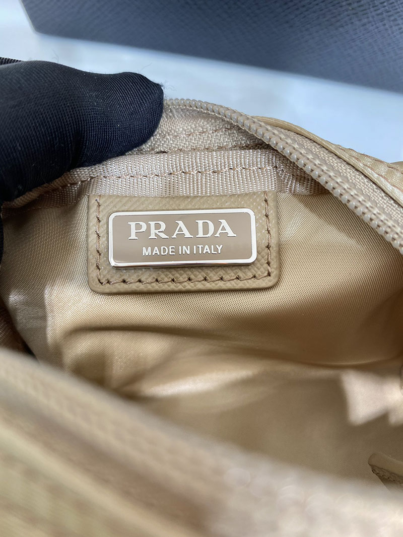 最高級プラダスーパーコピー PRADA マイクロ Re-Nylon ポーチ サンドベージュ 1ND339_R067_F0F24 プラダ ポーチ 公式 - 画像 (2)