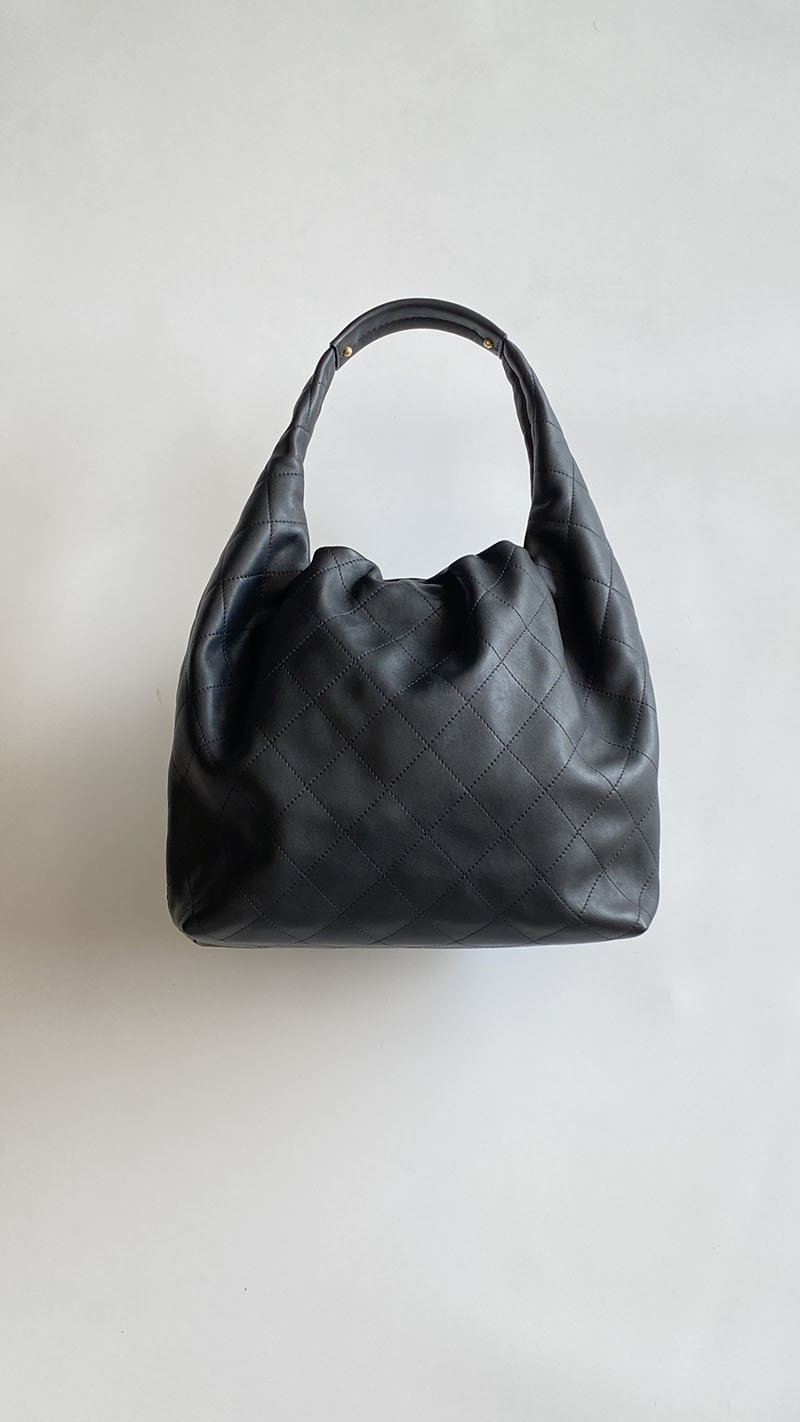 シャネル 新作バッグ H品 CHANEL ラージ ホーボー バッグ ブラック AS5967-B22897-94305 シャネル バッグ 新作 2026 - 画像 (8)