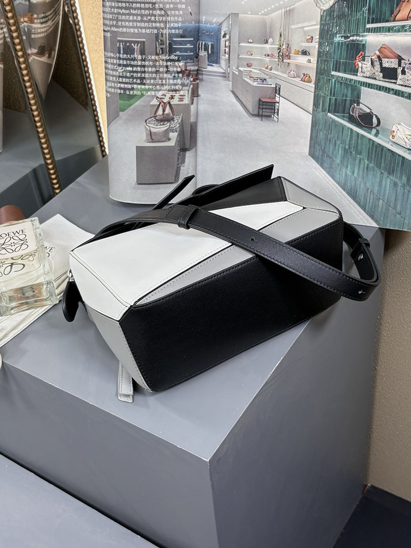 ロエベ バッグ 人気 LOEWE パズルバッグ スモール グレー/ライトゴースト A510S21XCX-0146 ロエベ バッグ アウトレット - 画像 (3)