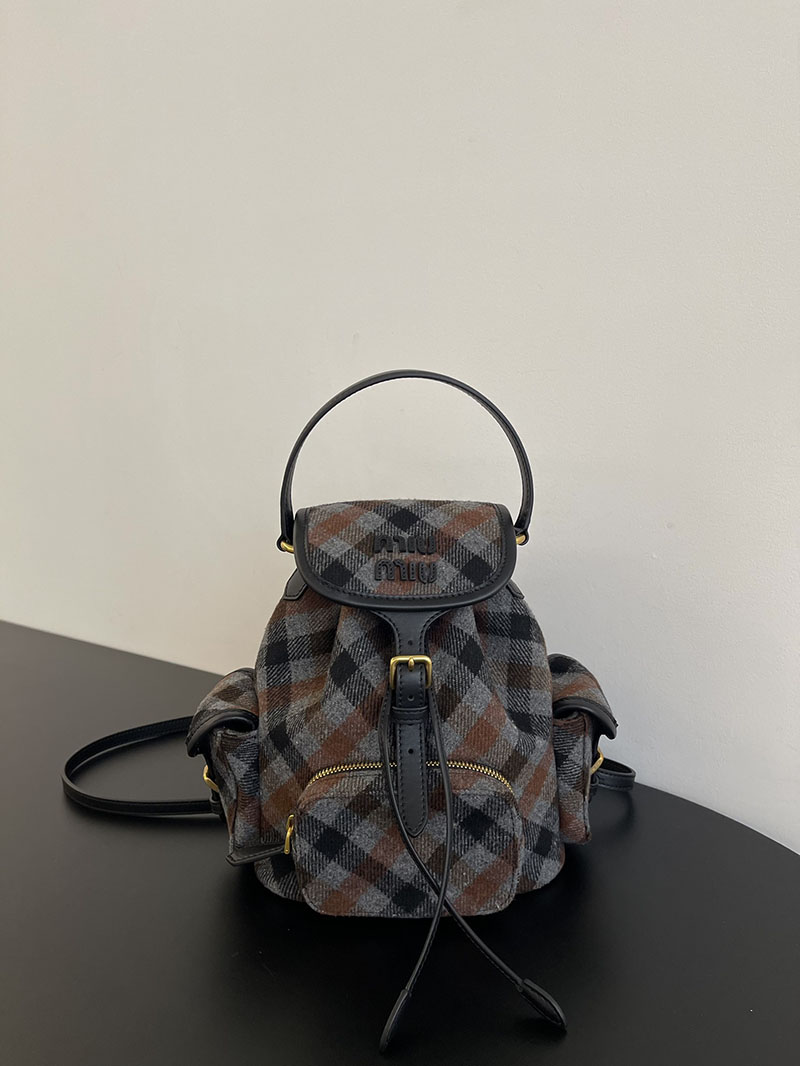 Miumiu リュック レディース