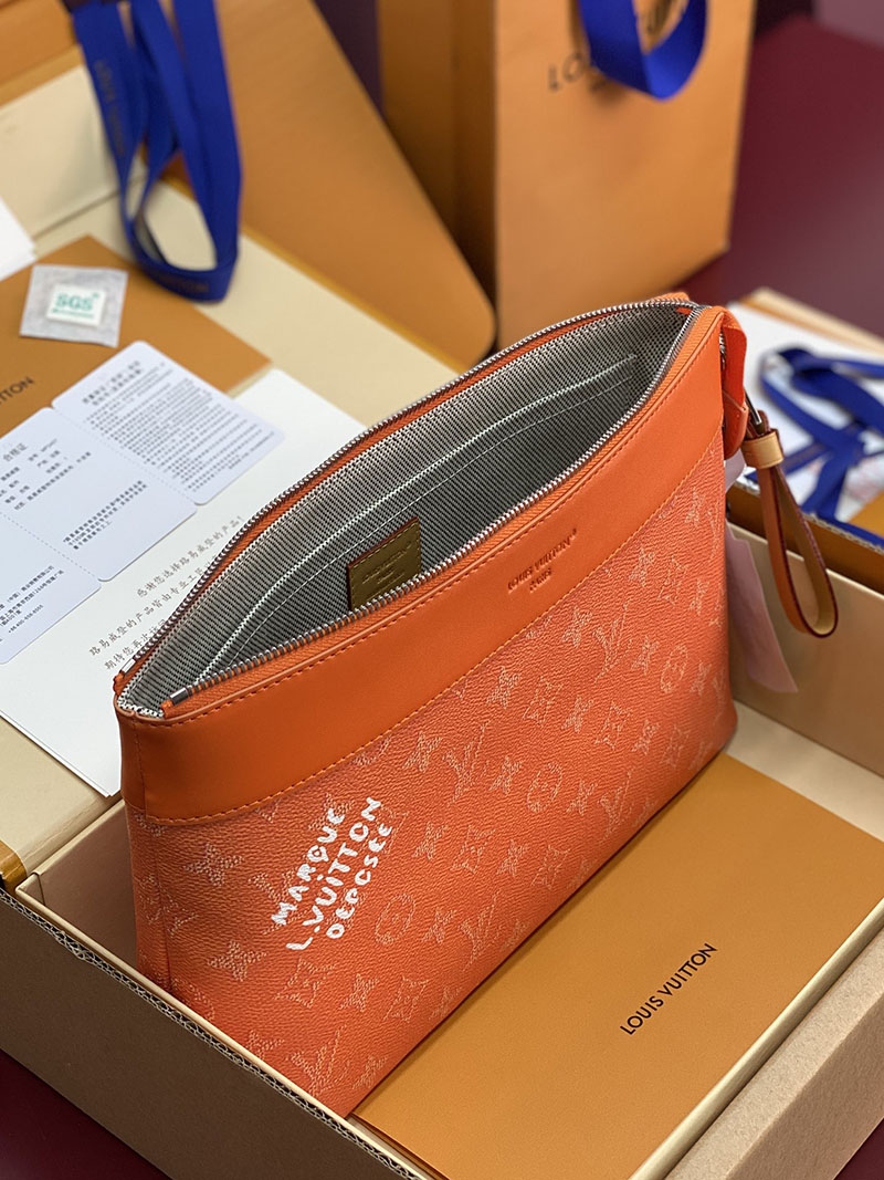 ルイヴィトン バッグ 新作 Louis Vuitton ポシェット・ヴォワヤージュ キャラメル M26828 ヴィトン クラッチバッグ メンズ - 画像 (10)