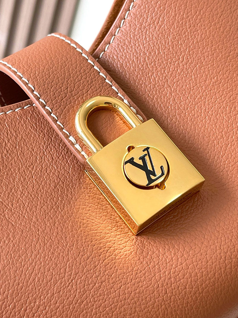 ルイヴィトン バッグ 新作 Louis Vuitton ロウキー・ショルダーバッグ コニャック M24885 ルイヴィトン ロウキー ホーボー 口コミ - 画像 (6)