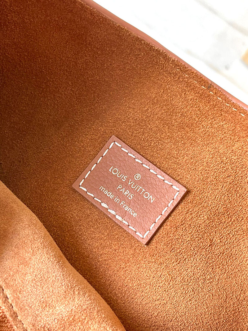 ルイヴィトン バッグ 新作 Louis Vuitton ロウキー・ショルダーバッグ コニャック M24885 ルイヴィトン ロウキー ホーボー 口コミ - 画像 (3)