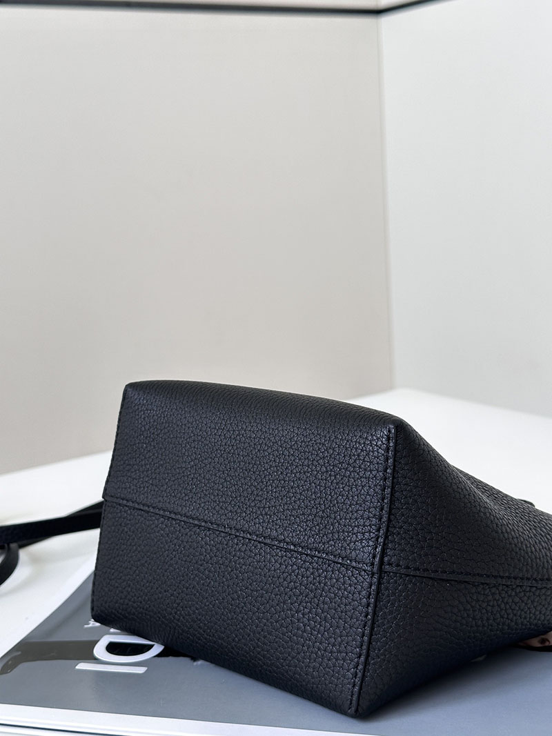 最高級フェンディスーパーコピー FENDI ロール ミニ ROLL MINI セレリアバッグ ブラック 8BS096 AS84 f0kur フェンディ トートバッグ アウトレット - 画像 (2)