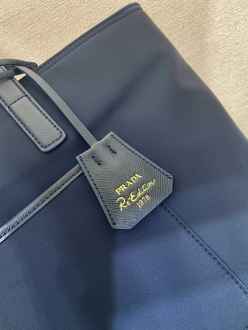プラダ バッグ レディース PRADA Re-Edition 1978 ミディアム ネイビー 1BG555_R064_F0216 プラダ トートバッグ ナイロン a4 - 画像 (4)