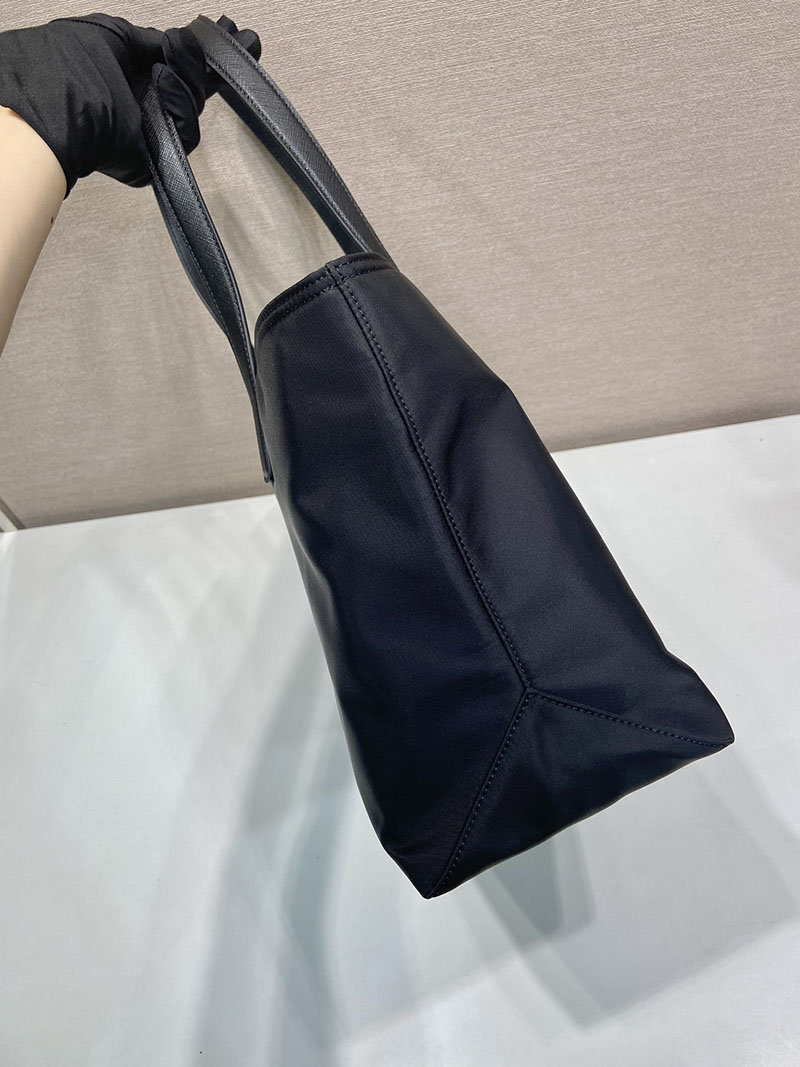 プラダ バッグ レディース PRADA Re-Edition 1978 ミディアム ブラック 1BG555_R064_F0002 プラダ トートバッグ ナイロン a4 - 画像 (6)