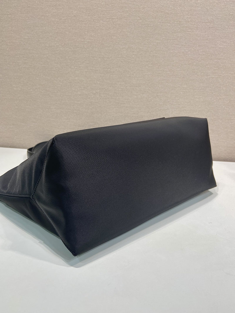 プラダ バッグ レディース PRADA Re-Edition 1978 ミディアム ブラック 1BG555_R064_F0002 プラダ トートバッグ ナイロン a4 - 画像 (5)