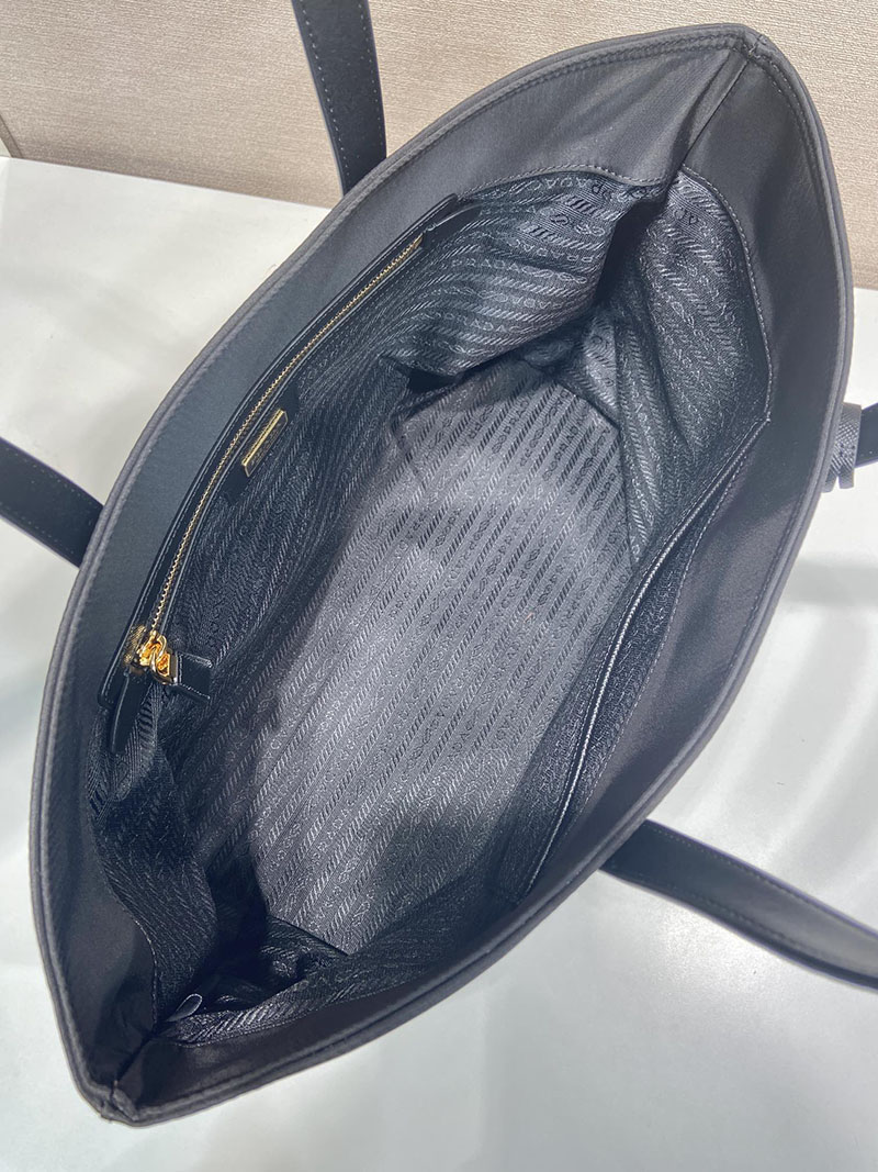 プラダ バッグ レディース PRADA Re-Edition 1978 ミディアム ブラック 1BG555_R064_F0002 プラダ トートバッグ ナイロン a4 - 画像 (4)